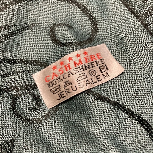 100% Cashmere Scarf - Picture 3 of 3